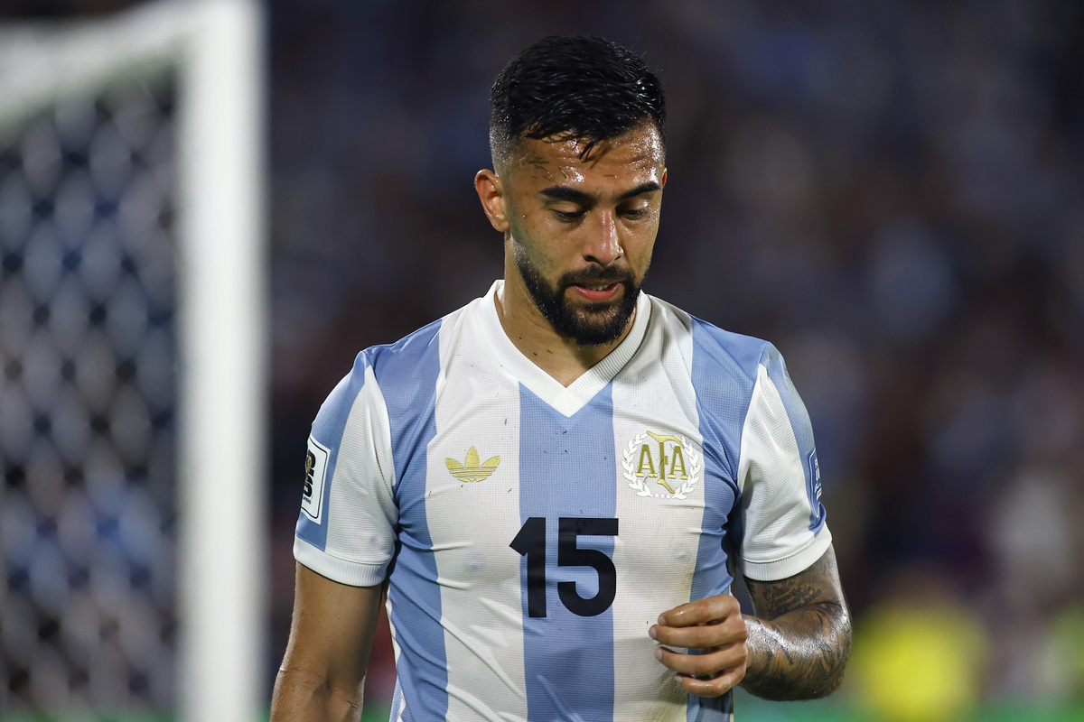 MONTEVIDEO, URUGUAY - MARCH 21: Nicolás González of Juventus and Argentina reacts after being sent off during the South of American FIFA World Cup 2026 Qualifier match between Uruguay and Argentina at Centenario Stadium on March 21, 2025 in Montevideo, Uruguay. (Photo by Ernesto Ryan/Getty Images)