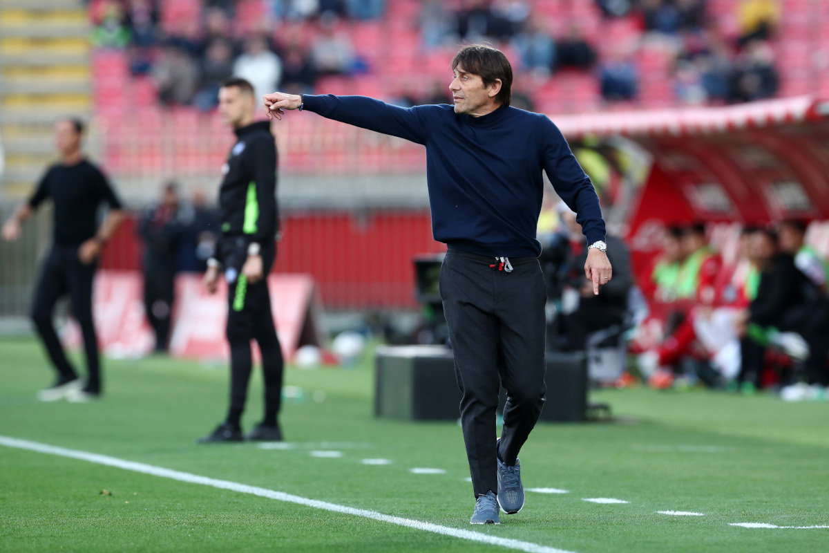 MONZA, ITALY - APRIL 19: Antonio Conte, Head Coach of Napoli, gestures during the Serie A match between Monza and Napoli at U-Power Stadium on April 19, 2025 in Monza, Italy. (Photo by Marco Luzzani/Getty Images)