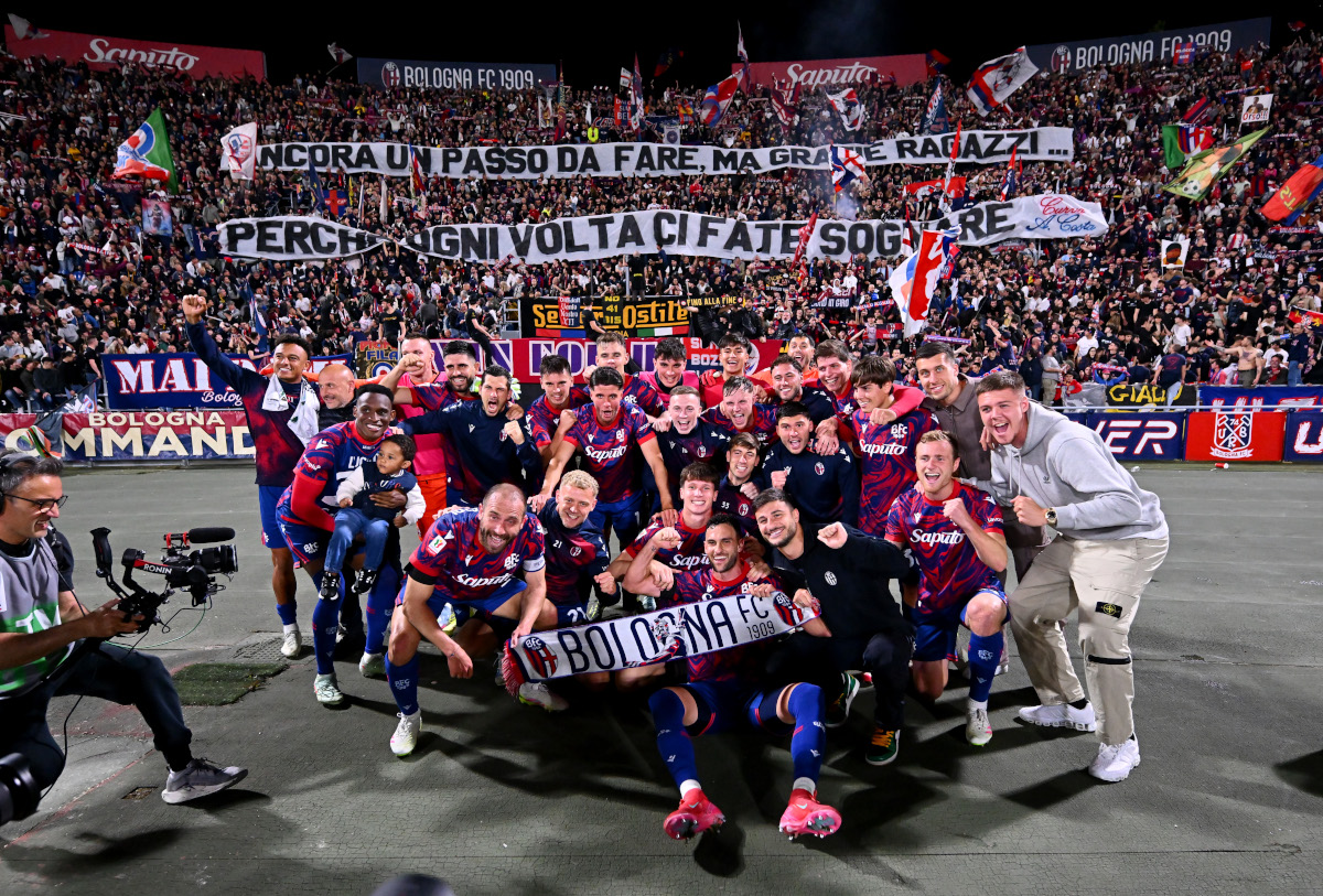 BOLOGNA, ITALY - APRIL 24: Bologna players pose for a photo with their fans following their sides victory in the coppa Italia Semi Final match between Bologna FC and Empoli at Renato Dall'Ara Stadium on April 24, 2025 in Bologna, Italy. (Photo by Alessandro Sabattini/Getty Images)