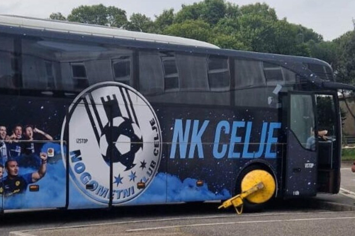 Celje bus clamped Fiorentina