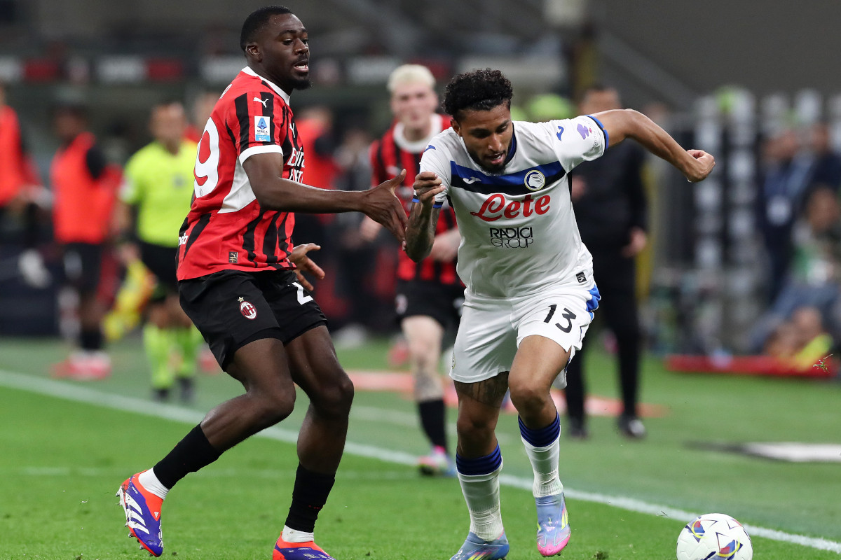MILAN, ITALY - APRIL 20: Ederson of Atalanta runs with the ball whilst under pressure from Youssouf Fofana of AC Milan during the Serie A match between AC Milan and Atalanta at Stadio Giuseppe Meazza on April 20, 2025 in Milan, Italy. (Photo by Marco Luzzani/Getty Images)