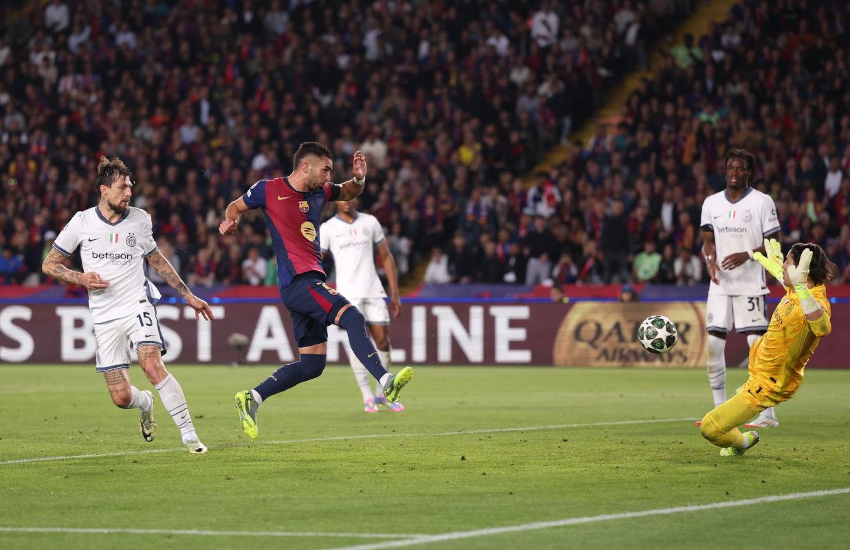 BARCELONA, SPAIN - APRIL 30: Ferran Torres of FC Barcelona scores his team's second goal past Yann Sommer of FC Internazionale whilst under pressure from Francesco Acerbi of FC Internazionale during the UEFA Champions League 2024/25 Semi Final First Leg match between FC Barcelona and FC Internazionale Milano at Estadi Olimpic Lluis Companys on April 30, 2025 in Barcelona, Spain. (Photo by Carl Recine/Getty Images)