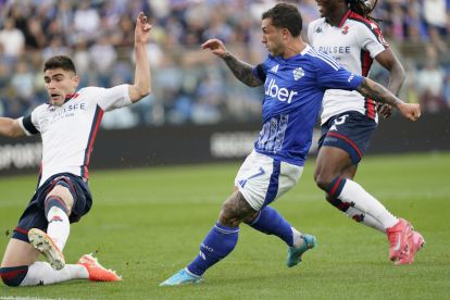 COMO, ITALY - APRIL 27: Gabriel Strefezza of Como 1907 scores his first goal during the Serie A match between Como and Genoa at Stadio G. Sinigaglia on April 27, 2025 in Como, Italy. (Photo by Pier Marco Tacca/Getty Images)