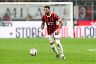 MILAN, ITALY - APRIL 2: Kyle Walker of AC Milan controls the ball during the Coppa Italia semi-final match between AC Milan and FC Internazionale at Stadio Giuseppe Meazza on April 2, 2025 in Milan, Italy. (Photo by Marco Luzzani/Getty Images)