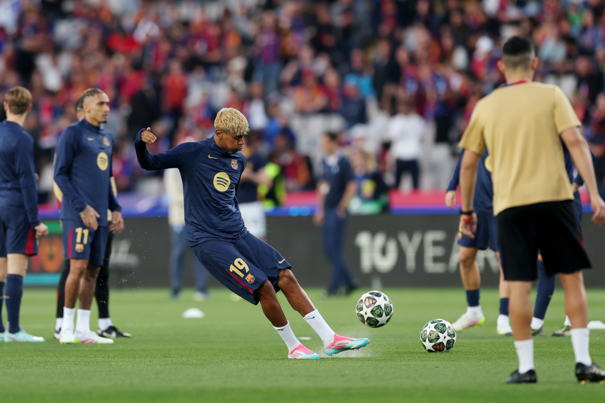 BARCELONA, SPAIN - APRIL 30: Lamine Yamal of FC Barcelona warms up prior to the UEFA Champions League 2024/25 Semi Final First Leg match between FC Barcelona and FC Internazionale Milano at Estadi Olimpic Lluis Companys on April 30, 2025 in Barcelona, Spain. (Photo by Carl Recine/Getty Images)