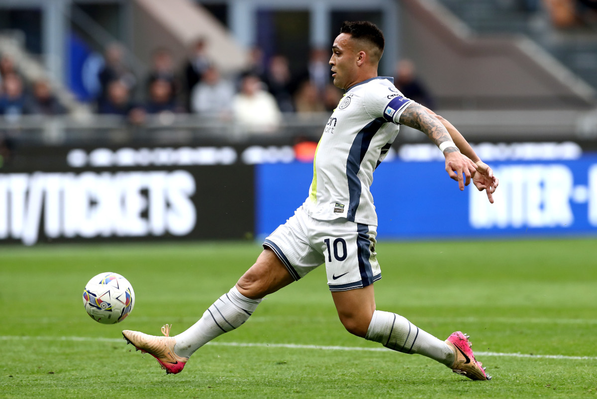 MILAN, ITALY - APRIL 12: Lautaro Martinez of FC Internazionale scores his team's second goal during the Serie A match between FC Internazionale and Cagliari at Stadio Giuseppe Meazza on April 12, 2025 in Milan, Italy. (Photo by Marco Luzzani/Getty Images)