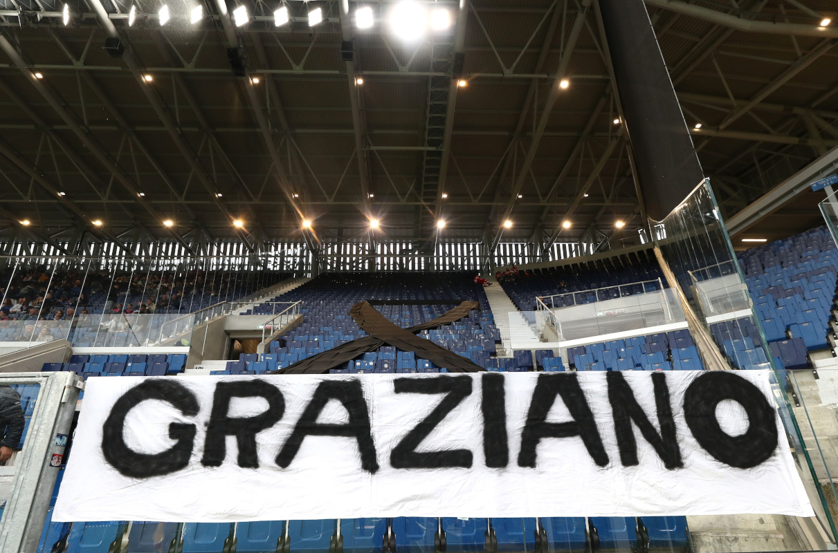 BERGAMO, ITALY - APRIL 27: US Lecce fans display a banner in memory of US Lecce physiotherapist Graziano Fiorita during the Serie A match between Atalanta BC and US Lecce at Gewiss Stadium on April 27, 2025 in Bergamo, Italy. (Photo by Marco Luzzani/Getty Images)