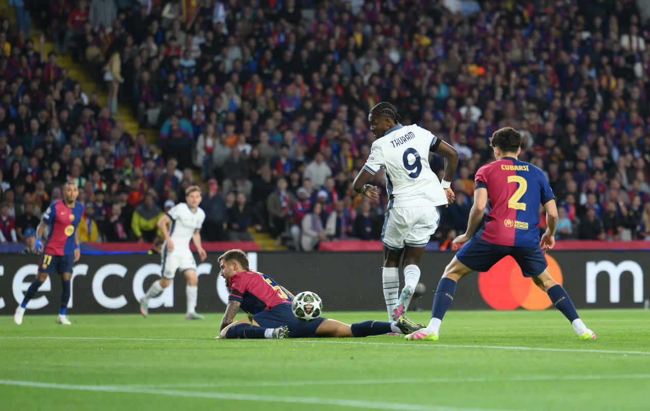 Barcelona, ​​Španielsko - Marcus Thuram Fan FC Internacion skóre FC Barcelona Milana v Aprie, Španielsku, Španielsku, Španielsku, Španielsku, Španielsku, Španielsku, Španielsku, Španielsko (foto David Ramos / Getty Images)