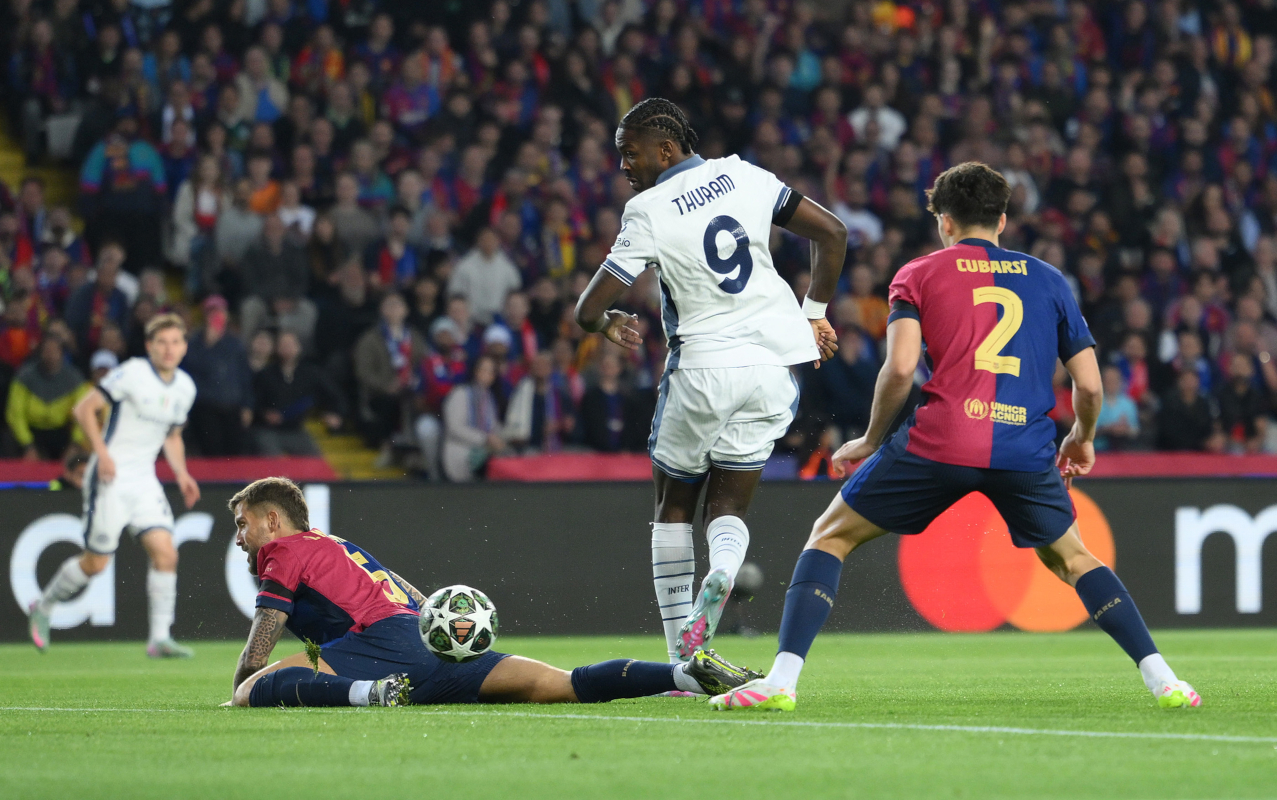 BARCELONA, SPAIN - APRIL 30: Marcus Thuram of FC Internazionale scores his team's first goal whilst under pressure from Inigo Martinez and Pau Cubarsi of FC Barcelona during the UEFA Champions League 2024/25 Semi Final First Leg match between FC Barcelona and FC Internazionale Milano at Estadi Olimpic Lluis Companys on April 30, 2025 in Barcelona, Spain. (Photo by David Ramos/Getty Images)