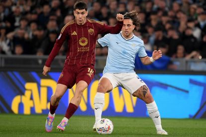 ROME, ITALY - APRIL 13: Luca Pellegrini of SS Lazio compete for the ball with Matias Soulè of AS Roma during the Serie A match between Lazio and Roma at Stadio Olimpico on April 13, 2025 in Rome, Italy. (Photo by Marco Rosi - SS Lazio/Getty Images)