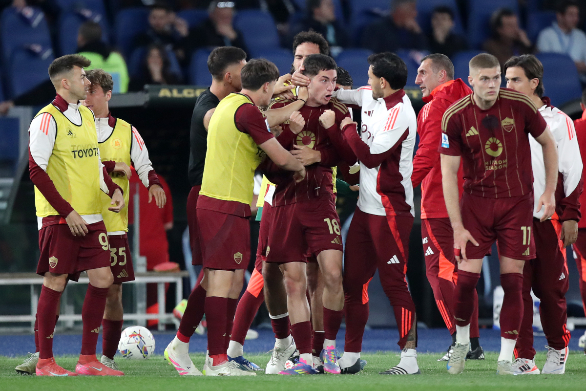 ROME, ITALY - APRIL 13: Matias Soule of AS Roma celebrates scoring his team's first goal with teammates during the Serie A match between SS Lazio and AS Roma at Stadio Olimpico on April 13, 2025 in Rome, Italy. (Photo by Paolo Bruno/Getty Images)
