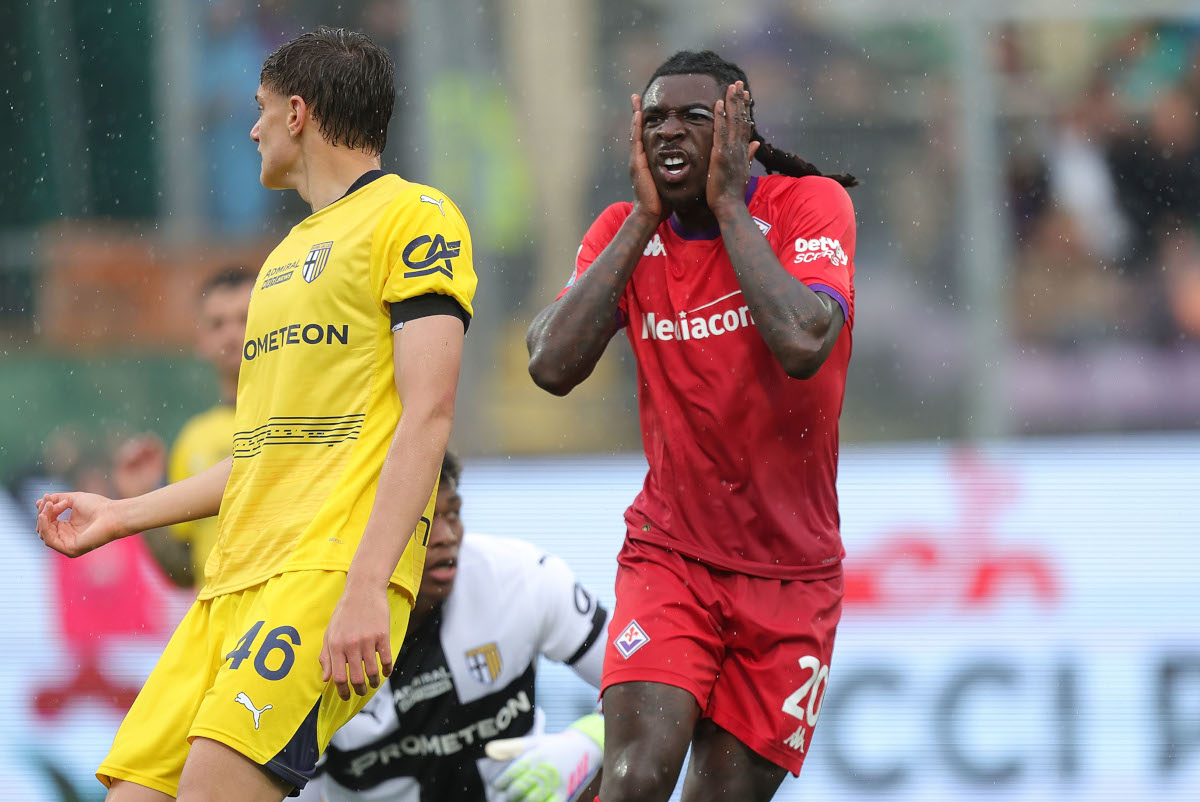 FLORENCIA, ITALIA - 13 DE ABRIL: Moise Kean, de la ACF Fiorentina, reacciona durante el partido de la Serie A entre la Fiorentina y el Parma en el Estadio Artemio Franchi el 13 de abril de 2025 en Florencia, Italia. (Foto de Gabriele Maltinti/Getty Images)