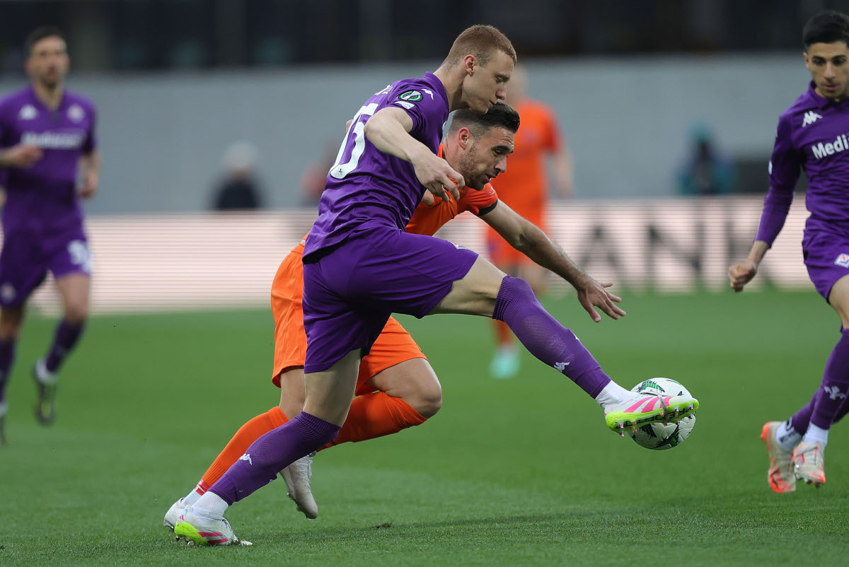 FLORENCE, ITALY - APRIL 17: Pietro Comuzzo of ACF Fiorentina in action during the UEFA Conference League 2024/25 Quarter Final Second Leg match between ACF Fiorentina and NK Celje at Stadio Artemio Franchi on April 17, 2025 in Florence, Italy. (Photo by Gabriele Maltinti/Getty Images)