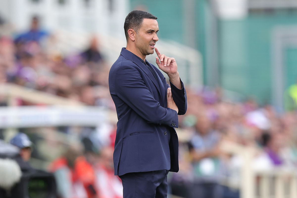 FLORENCE, ITALY - APRIL 27: Head coach Raffaele Palladino manager of ACF Fiorentina looks on during the Serie A match between Fiorentina and Empoli at Stadio Artemio Franchi on April 27, 2025 in Florence, Italy. (Photo by Gabriele Maltinti/Getty Images)