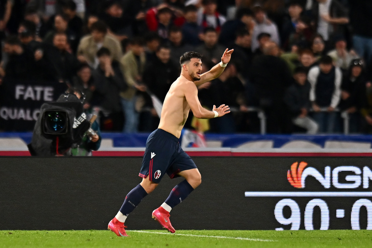 BOLOGNA, ITALY - APRIL 20: Riccardo Orsolini of Bologna celebrates scoring his team's first goal during the Serie A match between Bologna and FC Internazionale at Stadio Renato Dall'Ara on April 20, 2025 in Bologna, Italy. (Photo by Alessandro Sabattini/Getty Images)