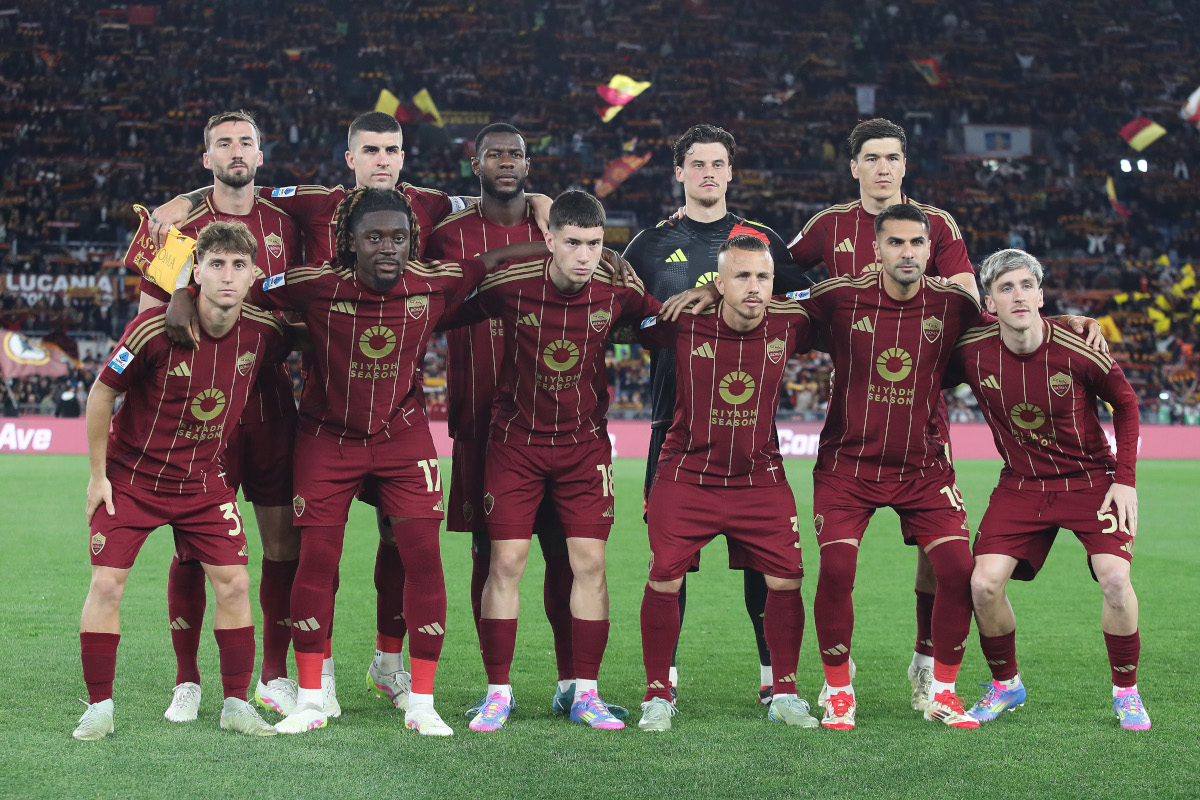 Rím, Taliansko - 19. apríla: Hráči AS Roma pózy pre tímovú fotografiu pred začiatkom pred Serie a Verimpo 19. apríla 2025 v Ríme v Taliansku. (Foto: Paolo Bruno / Getty Images)