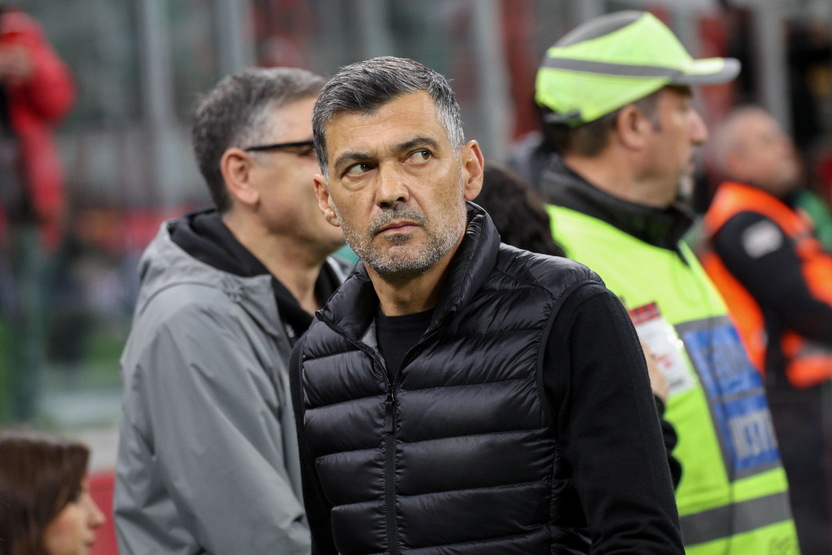 EPA120338 AC Milan's Tréner Sergio Concordicao počas talianskeho futbalového klubu Serie A Milan vs Atalanta od Giuseppe Meala, 20. apríla 2025. EPA-EFE / Roberto Brangi