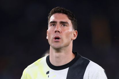 ROME, ITALY - APRIL 06: Dusan Vlahovic of Juventus warms up prior to the Serie A match between AS Roma and Juventus at Stadio Olimpico on April 06, 2025 in Rome, Italy. (Photo by Paolo Bruno/Getty Images)