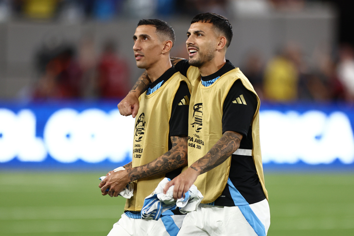 EAST RUTHERFORD, NEW JERSEY - JUNE 25: Angel Di Maria and Leandro Paredes of Argentina walk into the pitch during the CONMEBOL Copa America 2024 match between Chile and Argentina at MetLife Stadium on June 25, 2024 in East Rutherford, New Jersey. (Photo by Tim Nwachukwu/Getty Images)