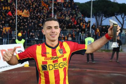 EMPOLI, ITALY - JANUARY 11: Nikola Krstovic of US Lecce celebrates the victory after during the Serie A match between Empoli and Lecce at Stadio Carlo Castellani on January 11, 2025 in Empoli, Italy. (Photo by Gabriele Maltinti/Getty Images) (Juventus links)