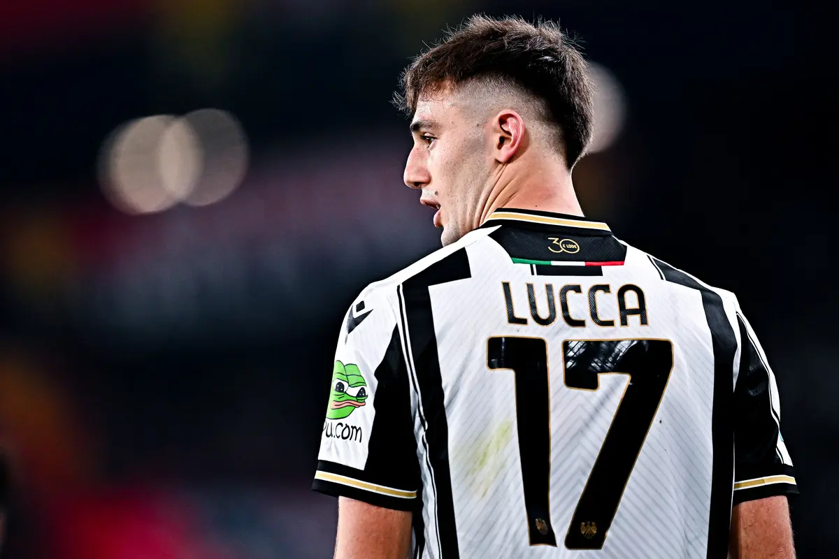 Lorenzo Lucca da Udinese durante partida contra o Genoa