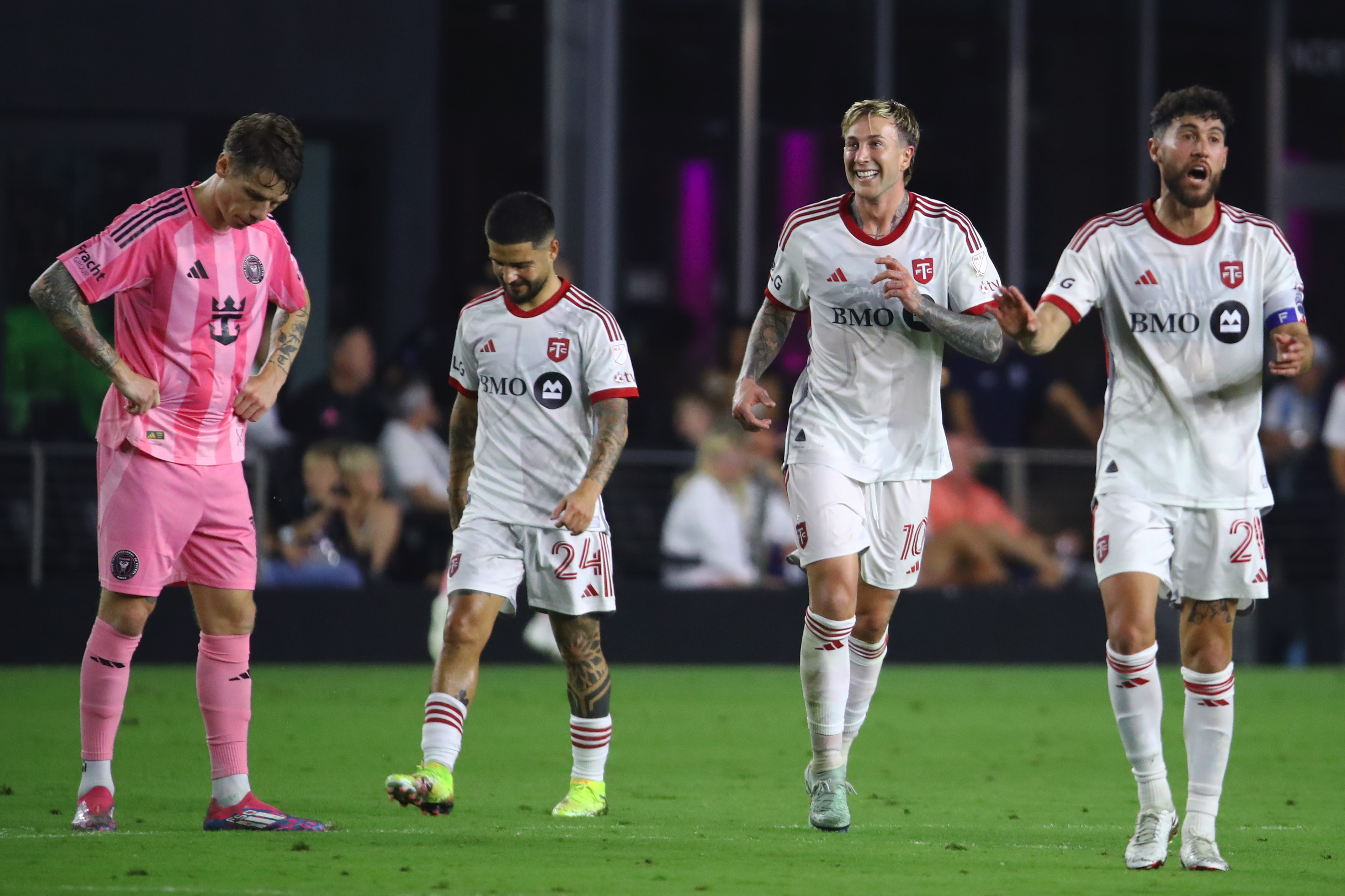 FORT LAUDERDALE, FLORIDA - APRIL 06: Federico Bernardeschi #10 of Toronto FC celebrates after scoring the team's first goal during the MLS match between Inter Miami CF and Toronto FC at Chase Stadium on April 06, 2025 in Fort Lauderdale, Florida. (Photo by Leonardo Fernandez/Getty Images)