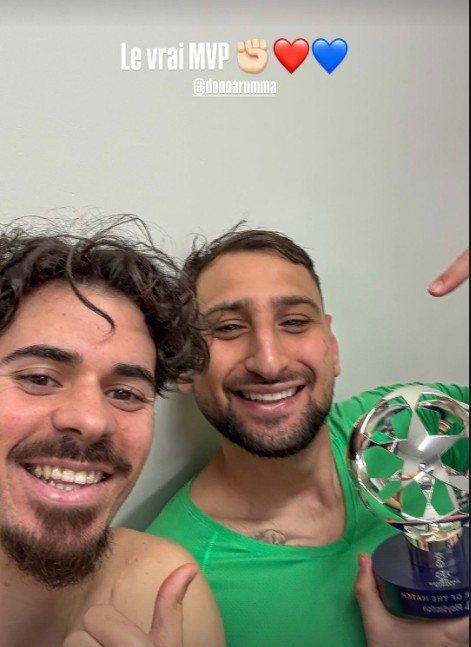Vitinha gives Donnarumma MVP award after PSG win over Arsenal
