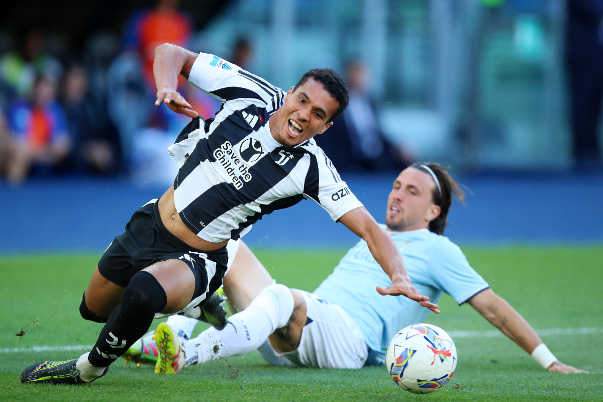 ROME, ITALY - MAY 10: Alberto Costa of Juventus is challenged during the Serie A match between SS Lazio and Juventus at Stadio Olimpico on May 10, 2025 in Rome, Italy. (Photo by Paolo Bruno/Getty Images)
