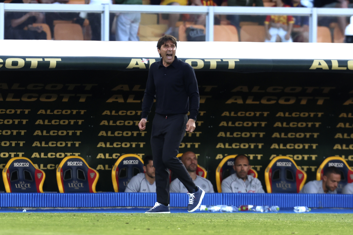 LECCE, ITALY - MAY 03: Head coach of Napoli Antonio Conte during the Serie A match between Lecce and Napoli at Stadio Via del Mare on May 03, 2025 in Lecce, Italy. (Photo by Maurizio Lagana/Getty Images)