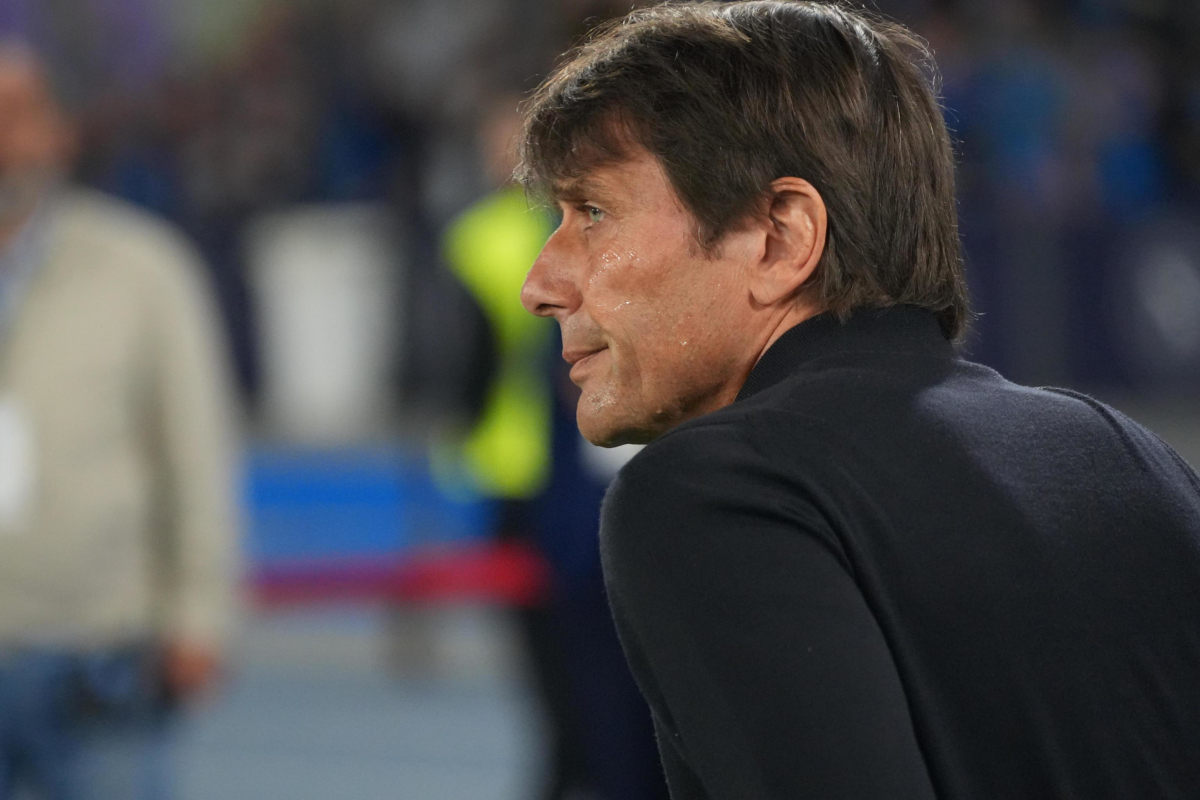 epa12092721 Napoli's head coach Antonio Conte during the Italian Serie A soccer match SSC Napoli vs CF Genoa at Diego Armando Maradona stadium in Naples, 11 May 2025. EPA-EFE/CESARE ABBATE