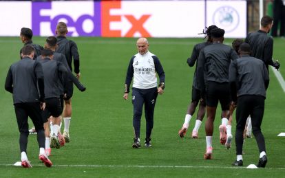 epa11382233 Real Madrid fitness coach Antonio Pintus (C) and players during the training session of Madrid for the UEFA Champions League final in London, Britain, 31 May 2024. Real Madrid will face Borussia Dortmund on 01 June 2024 in the UEFA Champions League final. EPA-EFE/ANDY RAIN