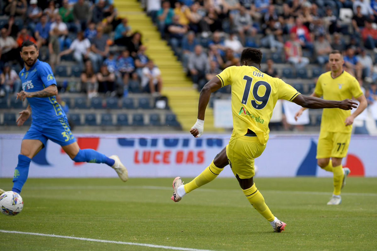 Boulaye Dia da SS Lazio marca um gol.