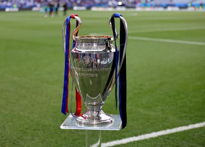 epa12147516 UEFA Champions League trophy on display at the Allianz Arena before the UEFA Champions League final between Paris Saint-Germain and Internazionale Milano in Munich, Germany 31 May 2025. EPA-EFE/RONALD WITTEK