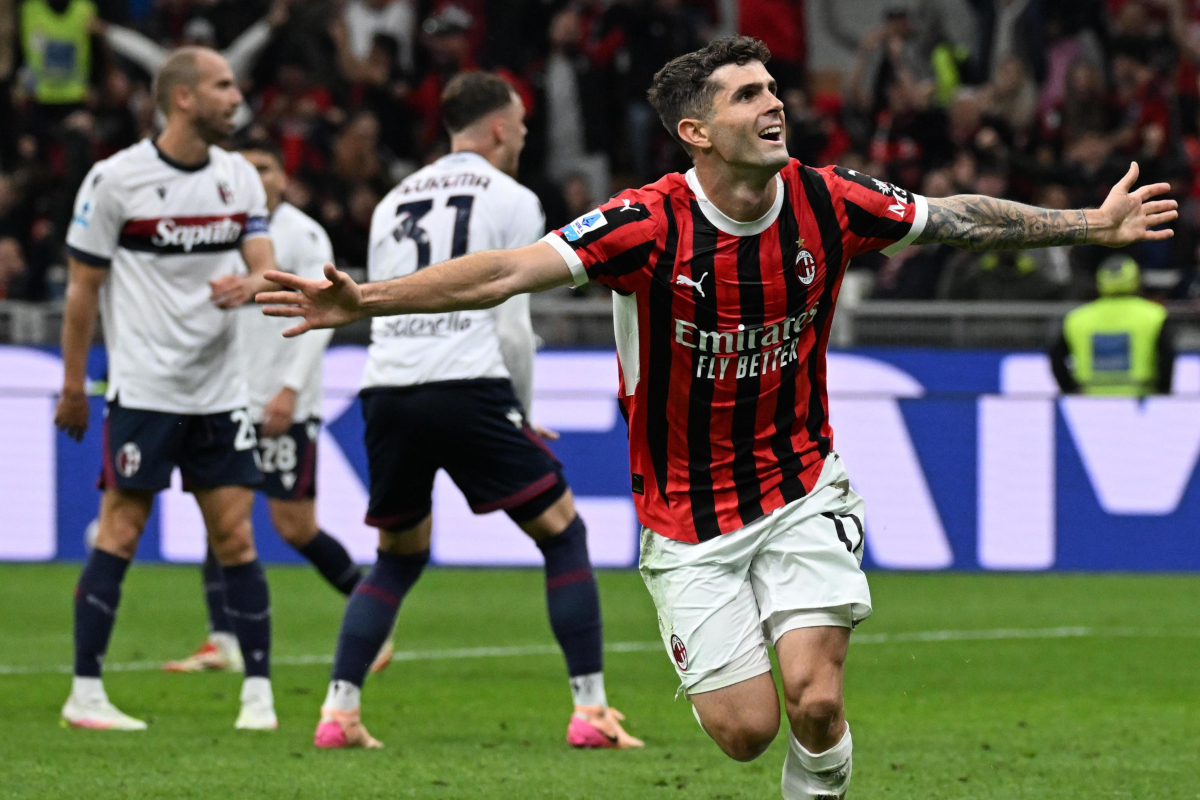 EPA12087335 El Christian Pulisic de Milán celebra después de marcar el gol de 2-1 durante el partido de fútbol de la Serie A italiana entre el AC Milan y Bolonia FC 1909, en Milán, Italia, 09 de mayo de 2025. Epa-Efe/Daniel Dal Zennaro