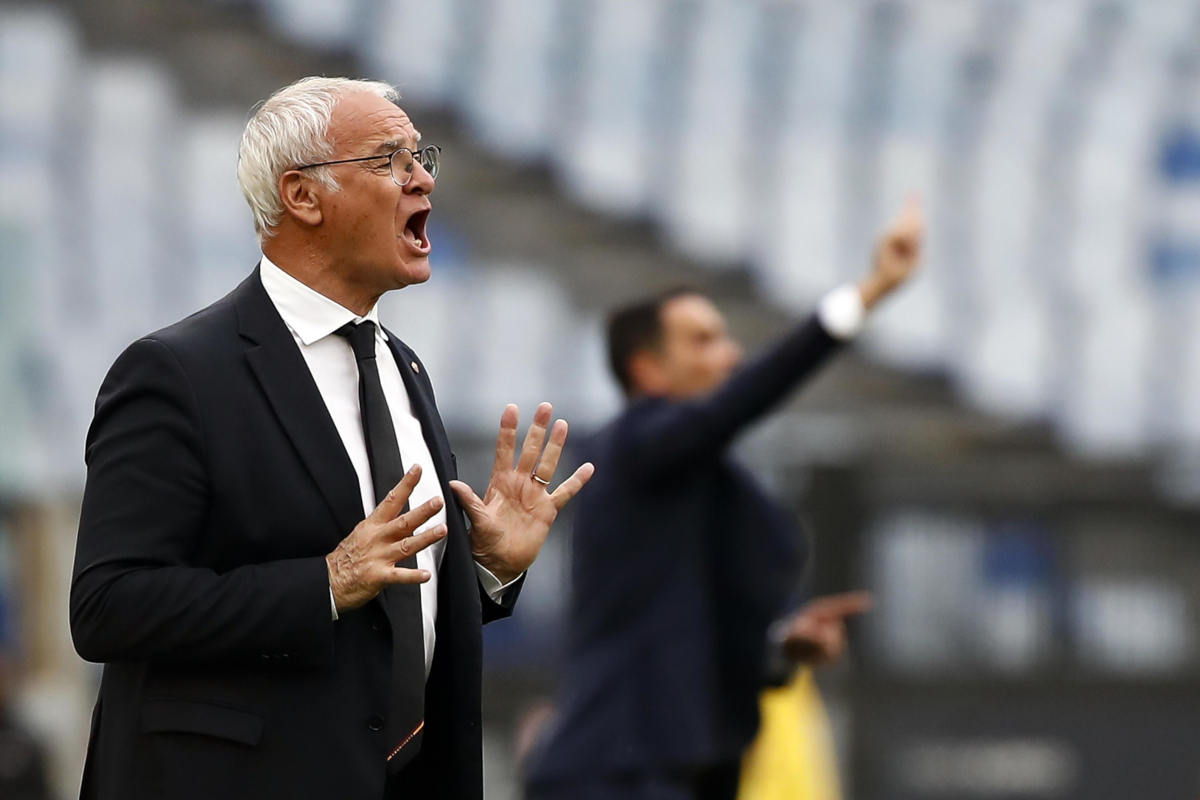 EPA120735558 El entrenador de Roma, Claudio Ranieri, hace gestos durante el partido de fútbol de la Serie A italiana entre Roma y ACF Fiorentina, en Roma, Italia, 04 de mayo de 2025. Epa-Efe/Angelo Carconi