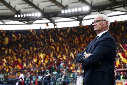 epa12073446 Roma's coach Claudio Ranieri looks on during the Italian Serie A soccer match between AS Roma and ACF Fiorentina, in Rome, Italy, 04 May 2025. EPA-EFE/ANGELO CARCONI