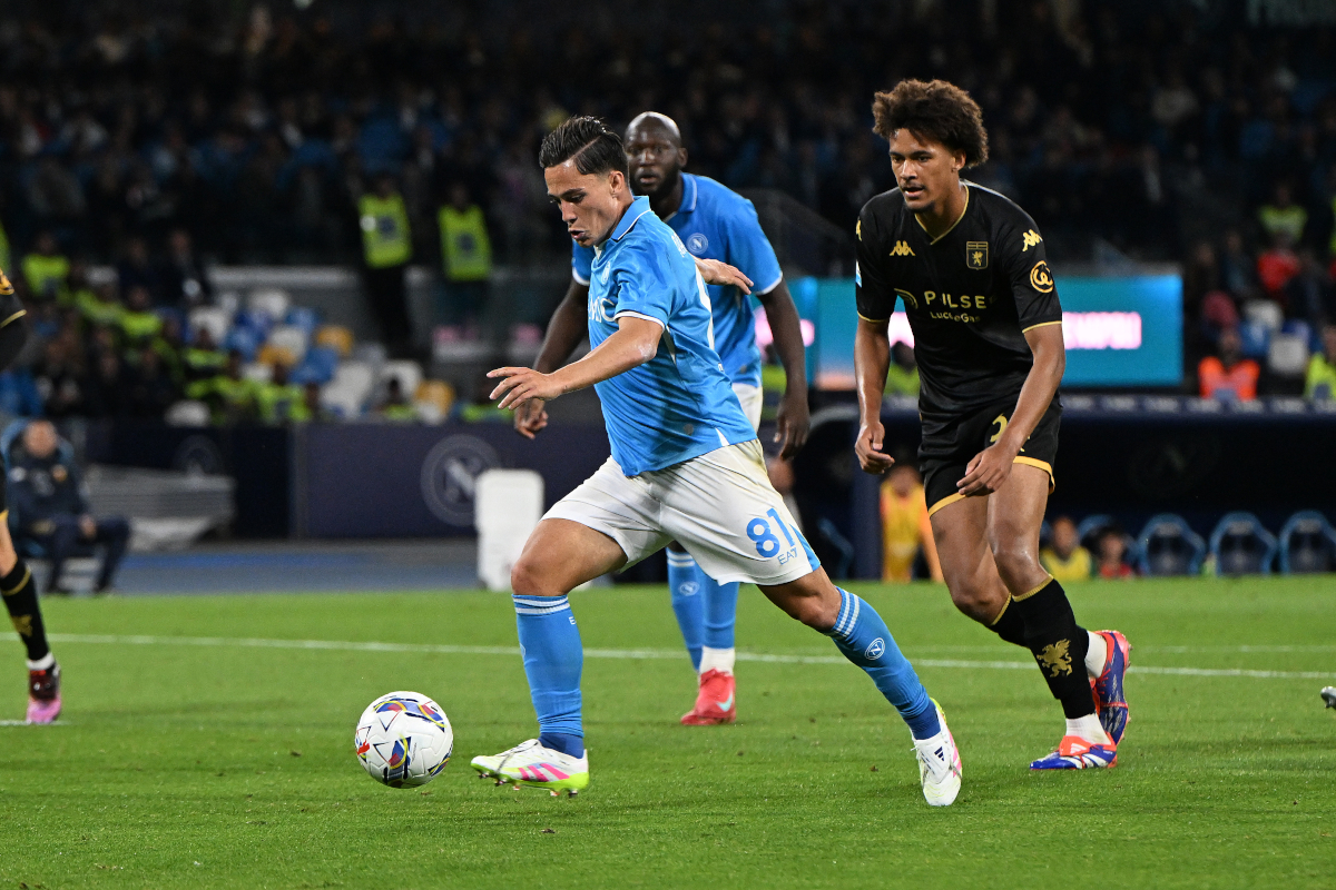 Nápoles, Italia - 11 de mayo: Giacomo Raspadori de Napoli anota el segundo gol de su equipo durante el partido de la Serie A entre Napoli y Génova en Stadio Diego Armando Maradona el 11 de mayo de 2025 en Nápoles, Italia. (Foto de Francesco Pecoraro/Getty Images)