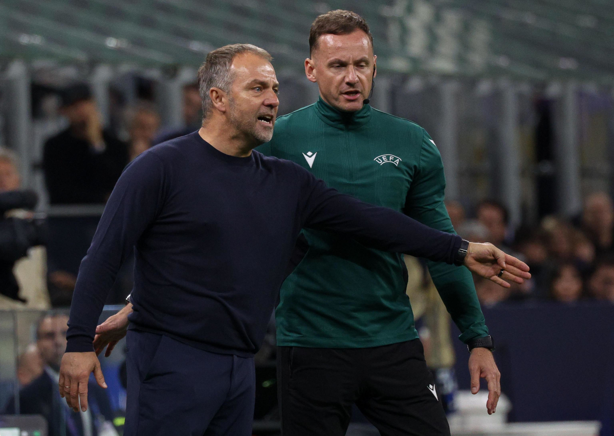 epa12078787 FC Barcelona's head coach Hansi Flick gestures next to the fourth official Pawel Raczkowski during the UEFA Champions League semifinal 2nd leg soccer match between Inter Milan and FC Barcelona, in Milan, Italy, 06 May 2025. EPA-EFE/ROBERTO BREGANI