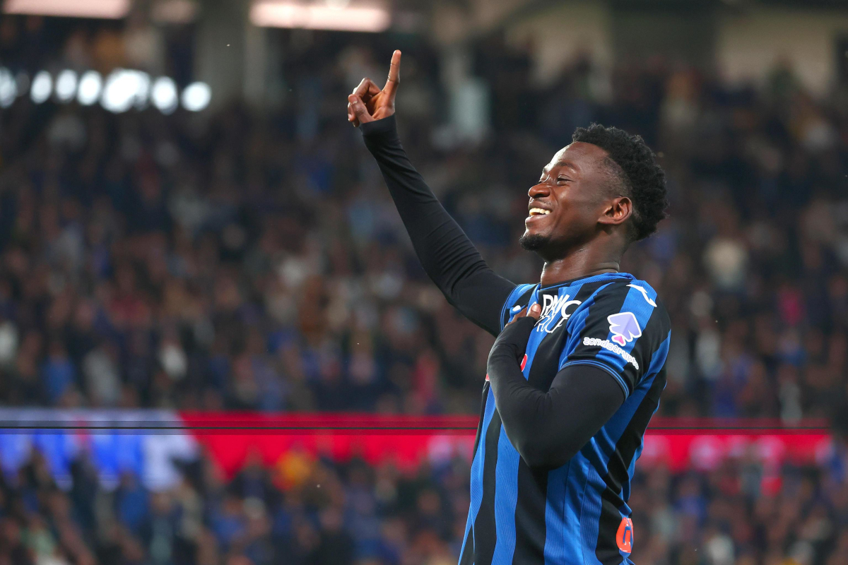 EPA12095064 Ibrahim Sulemana de Atalanta celebra anotar el gol de 2-1 durante el partido de fútbol de la Serie A italiana entre Atalanta BC y como Roma, en Bergamo, Italia, 12 de mayo de 2025. EPA-Efe/Michele Maraviglia