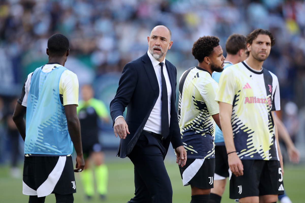 Roma, Italia - 10 de mayo: Igor Tudor, entrenador en jefe de la Juventus, observa antes del partido de la Serie A entre SS Lazio y la Juventus en Stadio Olimpico el 10 de mayo de 2025 en Roma, Italia. (Foto de Paolo Bruno/Getty Images)