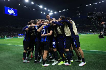 MILAN, ITALY - MAY 06: Hakan Calhanoglu of FC Internazionale celebrates scoring his team's second goal with teammates during the UEFA Champions League 2024/25 Semi Final Second Leg match between FC Internazionale Milano and FC Barcelona at Giuseppe Meazza Stadium on May 06, 2025 in Milan, Italy. (Photo by Carl Recine/Getty Images)