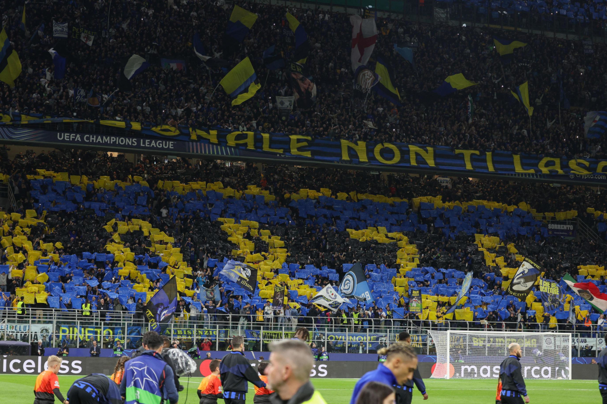 Inter fans leaving stadium with Barcelona 3-2 up not allowed back