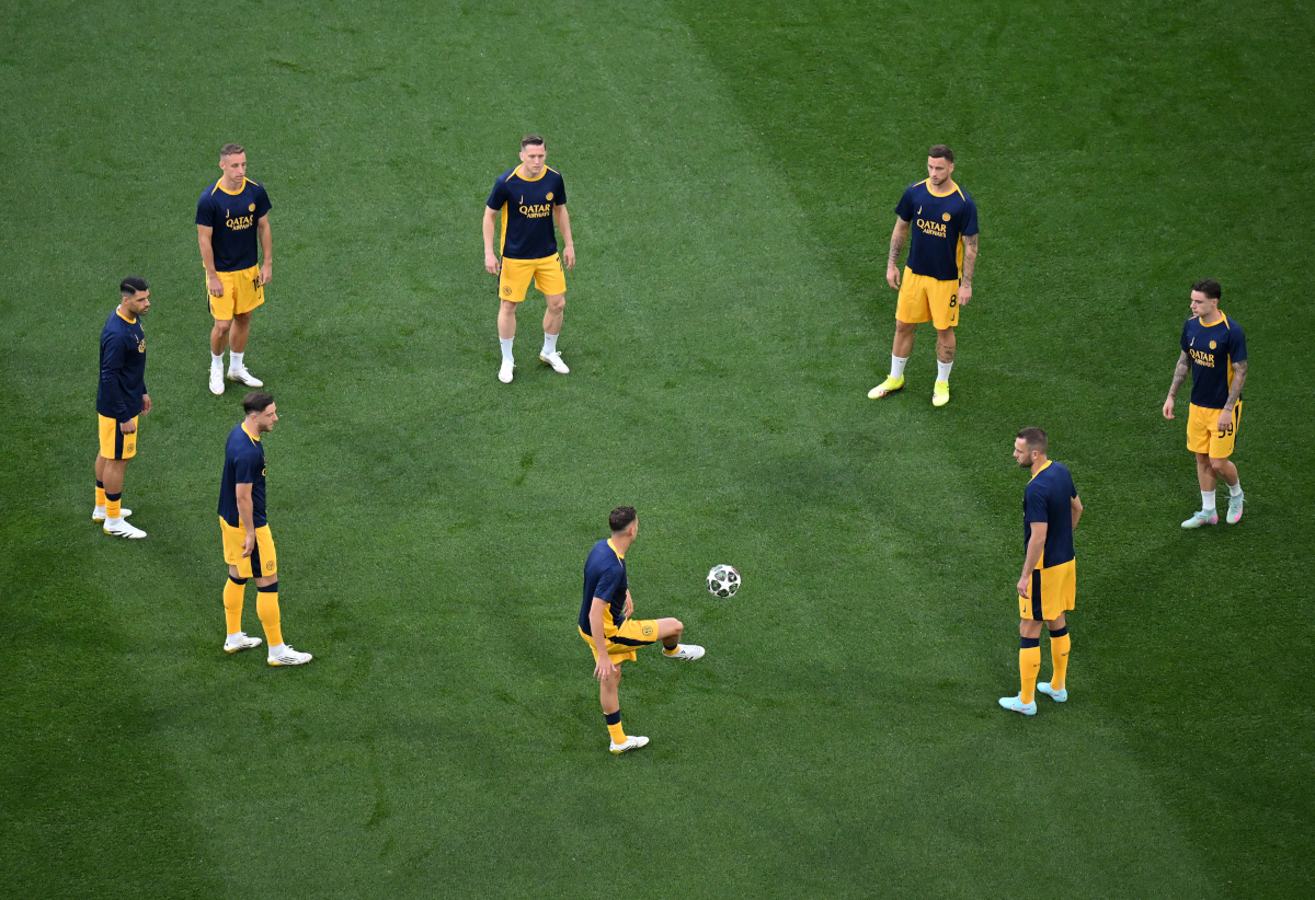 MUNICH, GERMANY - MAY 31: Players of FC Internazionale juggle the ball during the warm up prior to the UEFA Champions League Final 2025 between Paris Saint-Germain and FC Internazionale Milano at Munich Football Arena on May 31, 2025 in Munich, Germany. (Photo by Dan Mullan/Getty Images)