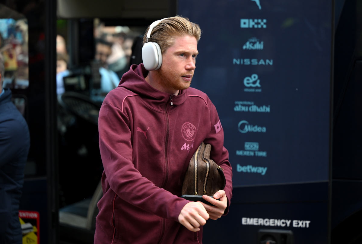 LONDON, ENGLAND - MAY 25: Kevin De Bruyne of Manchester City arrives at the stadium prior to the Premier League match between Fulham FC and Manchester City FC at Craven Cottage on May 25, 2025 in London, England. (Photo by Alex Broadway/Getty Images)