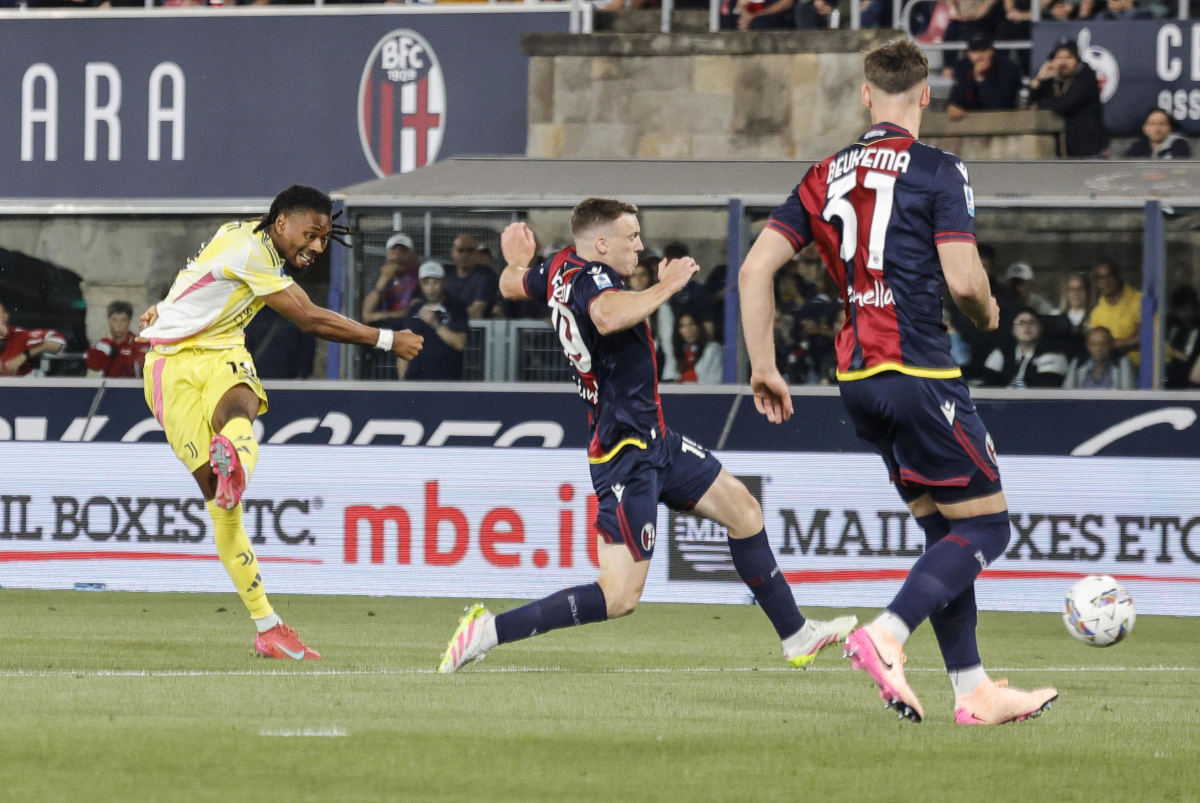 epa12073790 Juventus' Khephren Thuram (L) scores the 1-0 lead during the Italian Serie A soccer match Bologna FC vs Juventus FC at Renato Dall'Ara stadium in Bologna, Italy, 04 May 2025. EPA-EFE/ELISABETTA BARACCHI