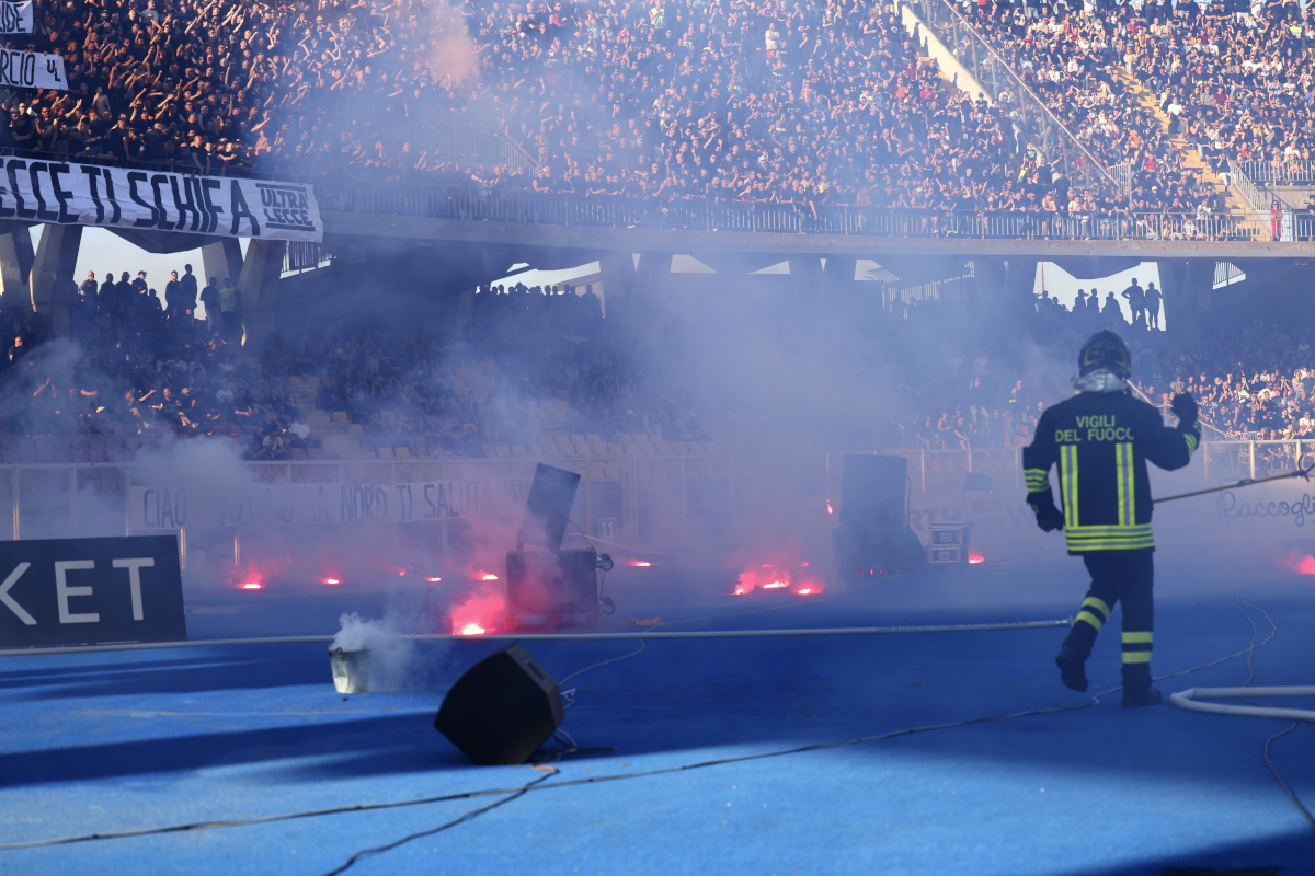 Why Lecce vs. Napoli play halted for over 5 minutes by furious fans