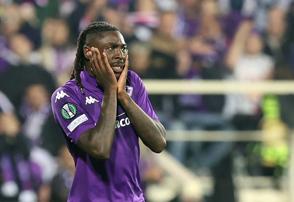 EPA12085061 Foward Moise Kean de Fiorentina reacciona durante las semi Finales de la Liga de la Conferencia de la UEFA 2nd Leg Match ACF Fiorentina vs Betis Sevilla en Artemio Franchi Stadium en Florencia, Italia, 08 de mayo de 2025. EPA-EFE/Claudio Giovannini