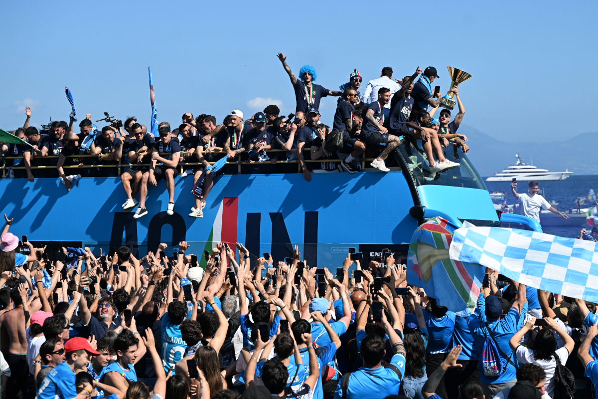 David leaves door open for Juventus and Napoli transfers 2 NAPLES, ITALY - MAY 26: SSC Napoli players and staff on two busses celebrate the victory of Serie A TIM during the SSC Napoli Trophy Parade on May 26, 2025 in Naples, Italy. (Photo by Francesco Pecoraro/Getty Images)