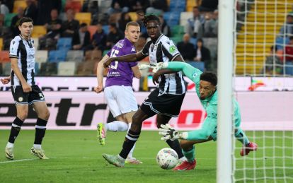 UDINE, ITALY - MAY 25: Pietro Comuzzo of Fiorentina (#15) scores his team's second goal with a backheel during the Serie A match between Udinese and Fiorentina at Stadio Friuli on May 25, 2025 in Udine, Italy. (Photo by Timothy Rogers/Getty Images)