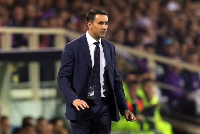 FLORENCE, ITALY - MAY 8: Head coach Raffaele Palladino of ACF Fiorentina looks on during the UEFA Conference League 2024/25 Semi Final First Leg match between ACF Fiorentina and Real Betis Balompie at Artemio Franchi on May 8, 2025 in Florence, Italy. (Photo by Gabriele Maltinti/Getty Images)